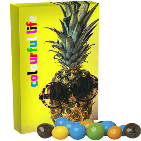 Gekleurde chocoladepinda's (15 gram) in bedrukt vouwdoosje