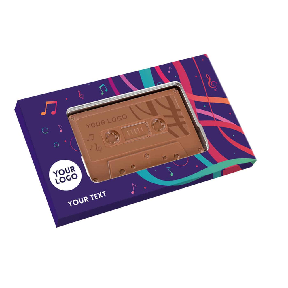 Chocolade cassettebandje van melkchocolade in een paarse doos met ruimte voor logo en tekst