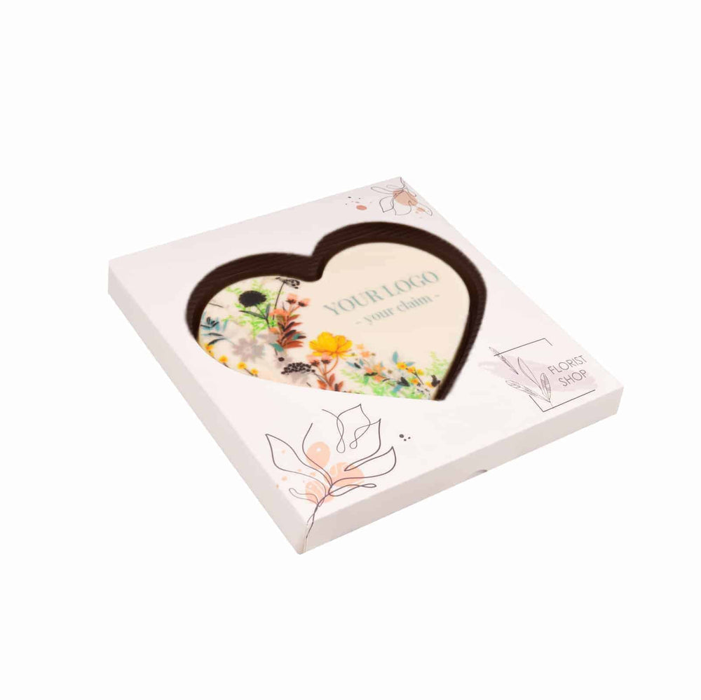 Hart van witte chocolade met kleurrijke print in een doos met venster