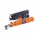 Halloween snoepdoos met logo in oranje en donkerblauw, met losse snoepjes ernaast