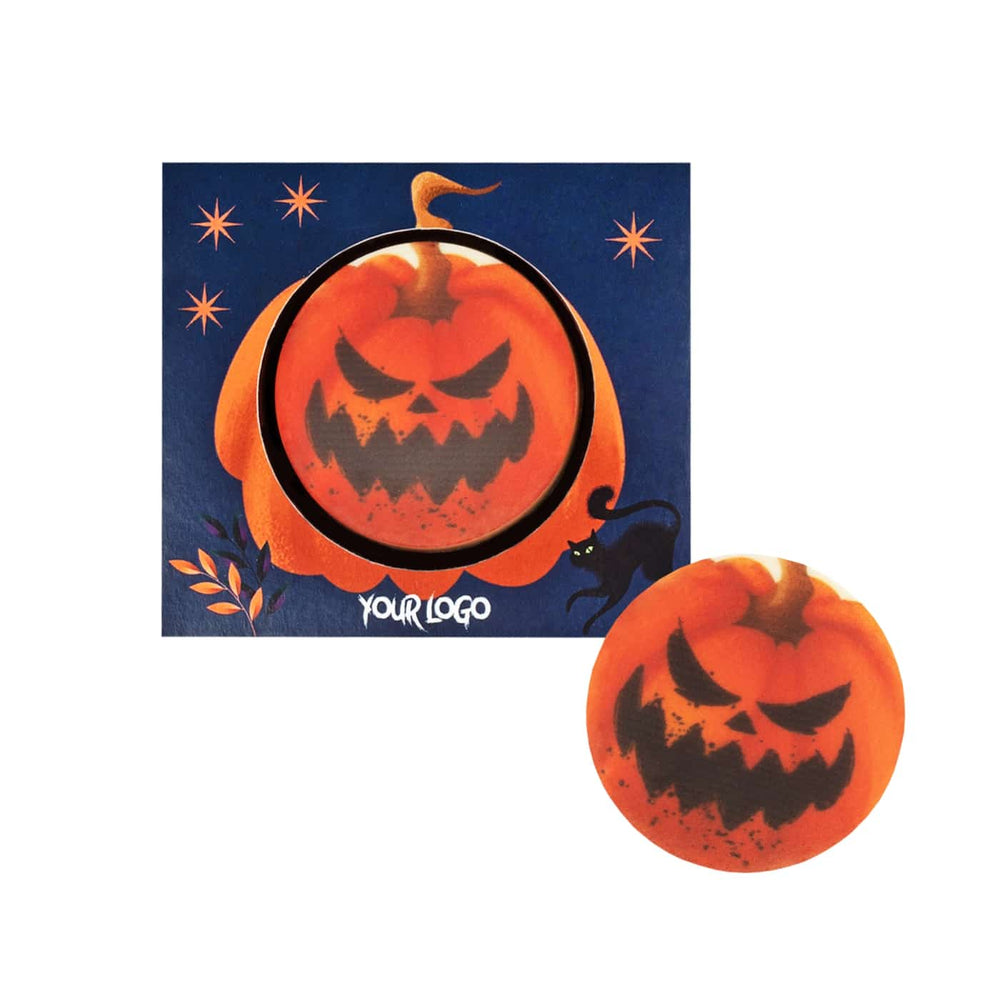 Halloween chocolade met logo: ronde witte chocolade met geprinte pompoen naast de bedrukte verpakking