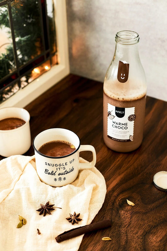 Glazen fles met ingrediënten voor warme chocolademelk en full colour bedrukt etiket
