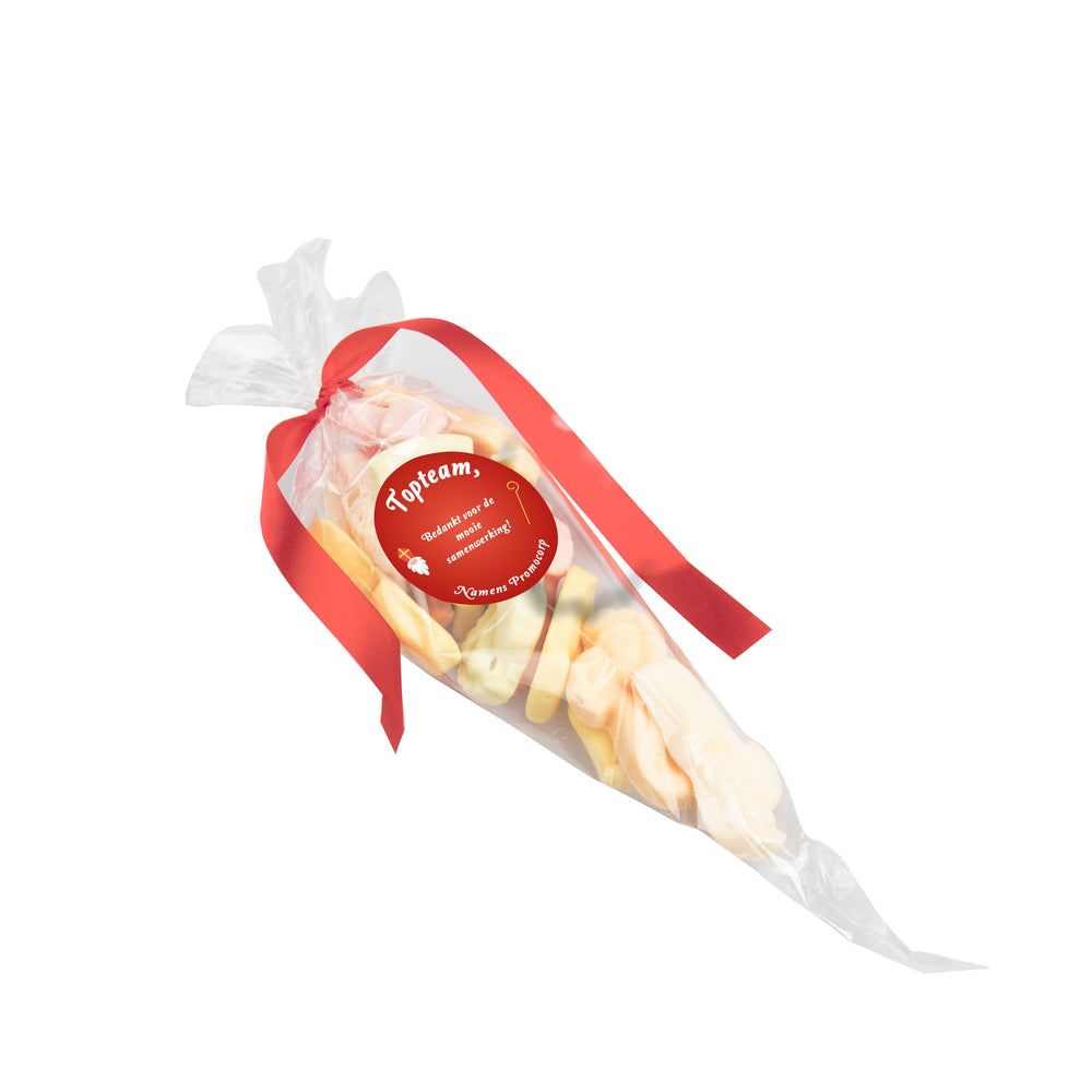 Transparante puntzak gevuld met snoep, met rood lintje en ronde sticker met logo: Sintschuim