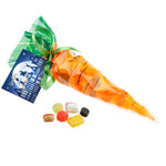 Wortel puntzak gevuld met snoep, met groen lintje en full colour bedrukt kaartje