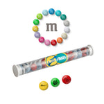 Transparante koker met full colour sticker, gevuld met bedrukte M&M's in drie kleuren