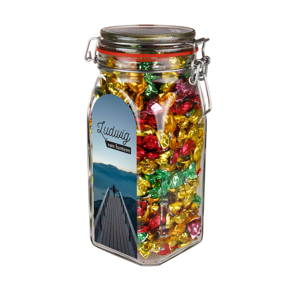 Grote glazen weckpot van 1,5 liter gevuld met snoep en sticker met logo op de voorzijde: Metallic sweets