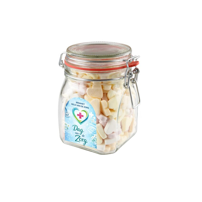 Glazen weckpot van 0,9 liter gevuld met snoep en full colour sticker met logo op de voorzijde: Vruchtenhartjes