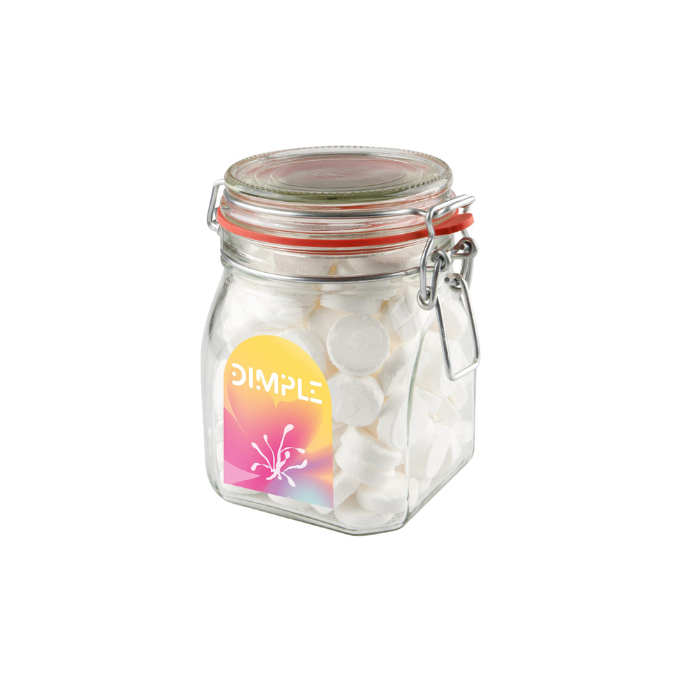 Glazen weckpot van 0,9 liter gevuld met snoep en full colour sticker met logo op de voorzijde: Wilhelmina pepermunt