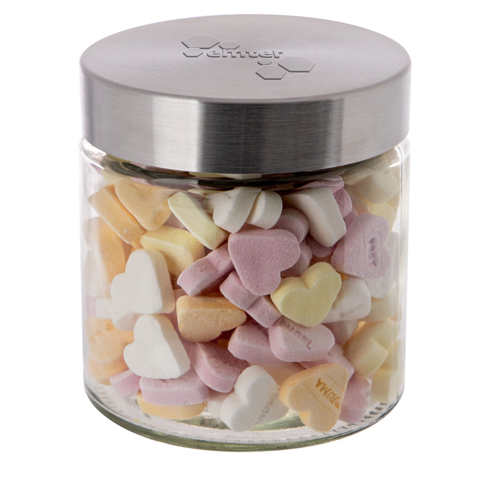 Glazen snoeppot van 0,9 liter met RVS deksel met logo in embossing, gevuld met snoep: Vruchtenhartjes