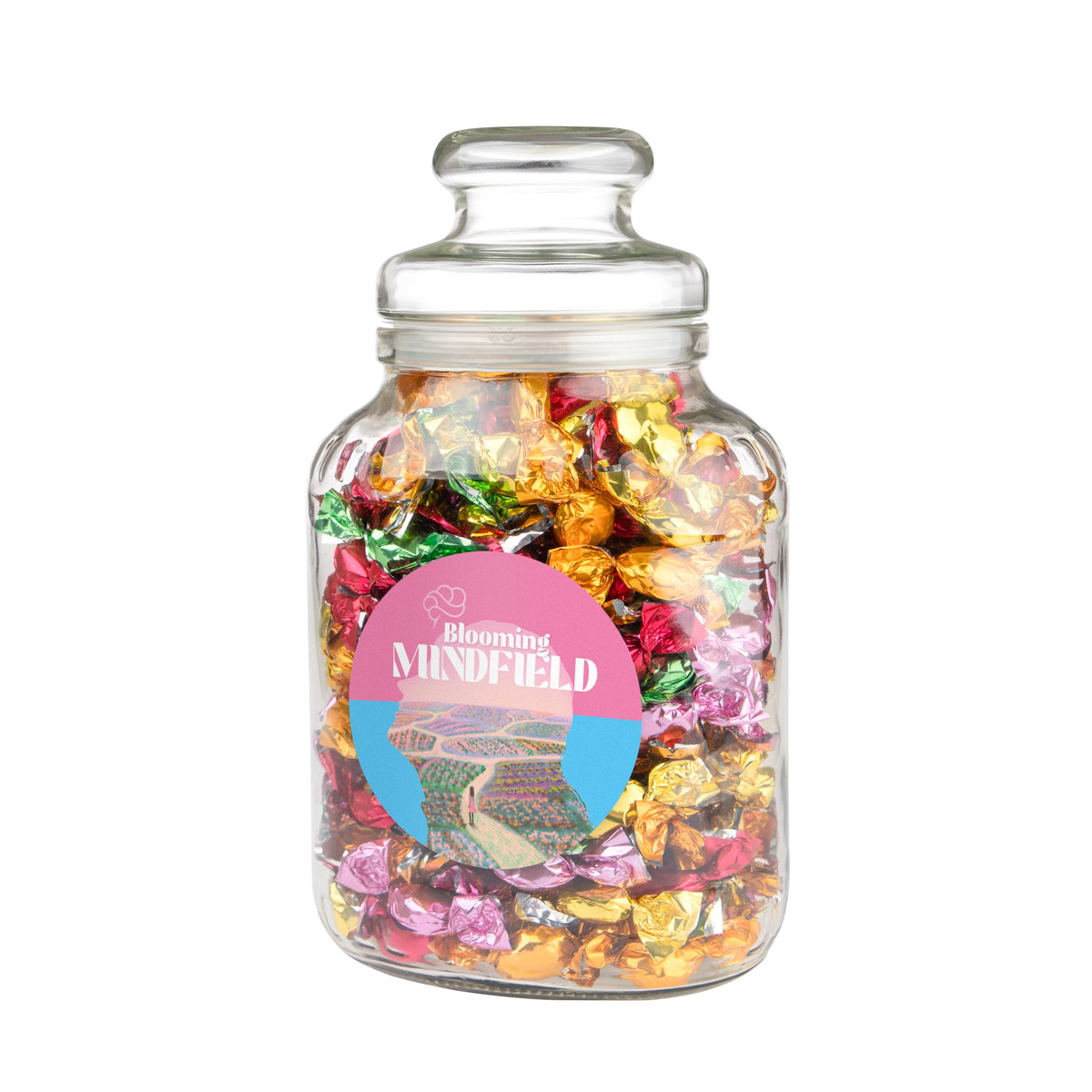 Hoge nostalgische glazen snoeppot gevuld met snoep, met een ronde sticker met logo op de voorzijde: Metallic sweets