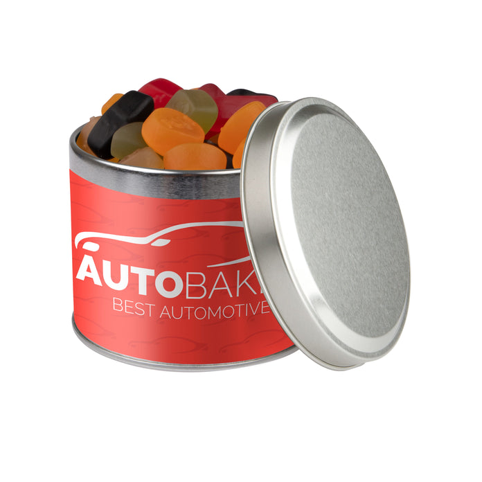 Laag rond snoepblik van 0,6 liter in zilver met een full colour bedrukte wikkel met logo: Winegums