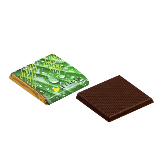 Vierkante napolitain van pure chocolade met een full colour bedrukte wikkel