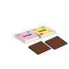 Transparant kunststof doosje met twee napolitains van melkchocolade in bedrukte wikkels