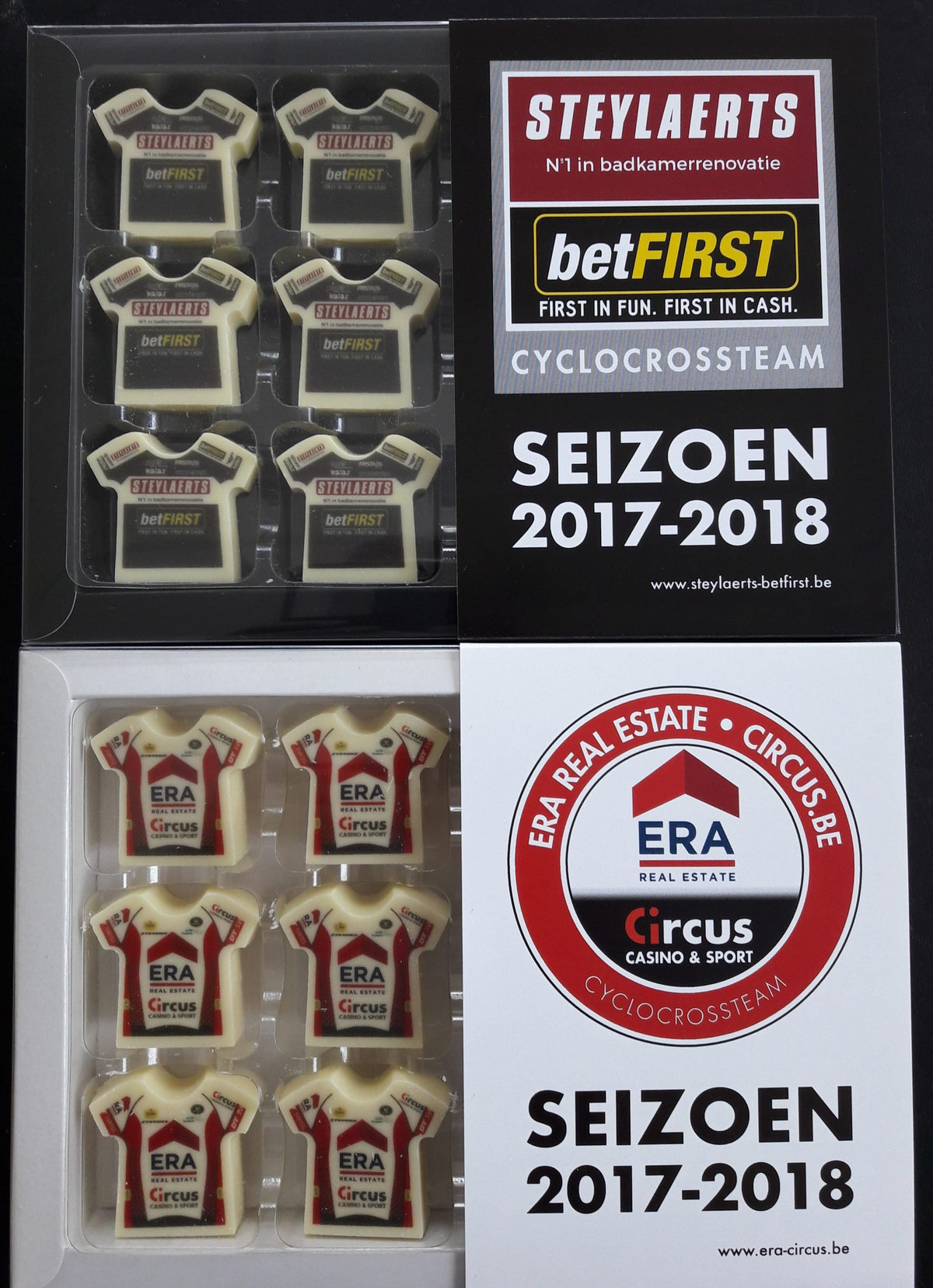 Twee doosjes chocolade shirts met elk een eigen bedrukte huls