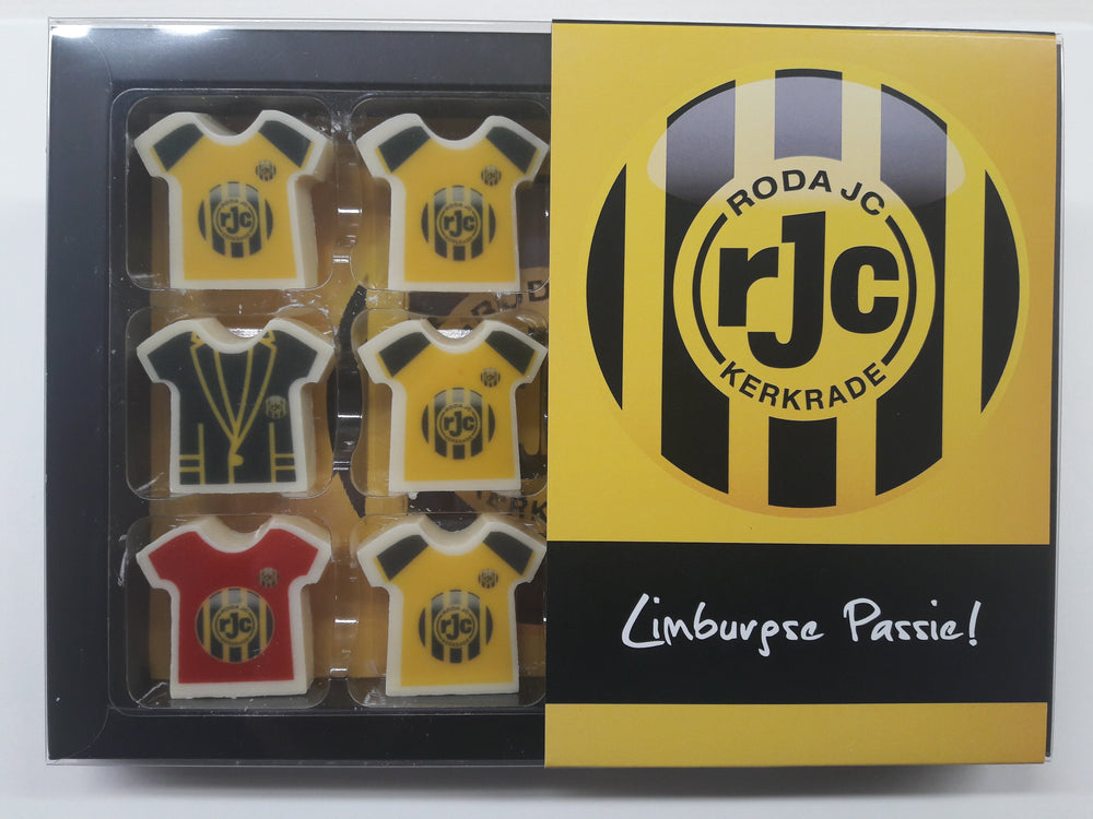 Doosje met chocolade shirts in geel-zwart clubtenue en een bedrukte huls