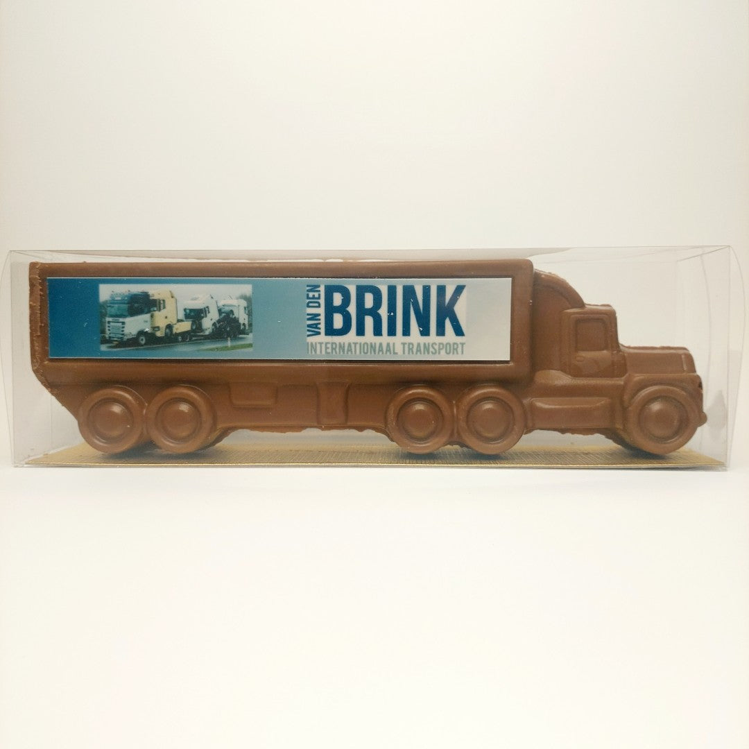 Chocolade vrachtwagen met bedrukte oplegger in transparante verpakking