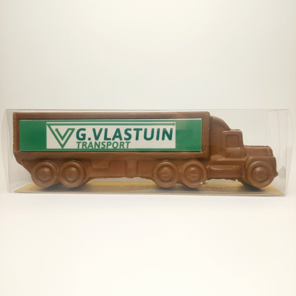 Chocolade vrachtwagen met groen-wit voorbeeldlogo op de zijkant