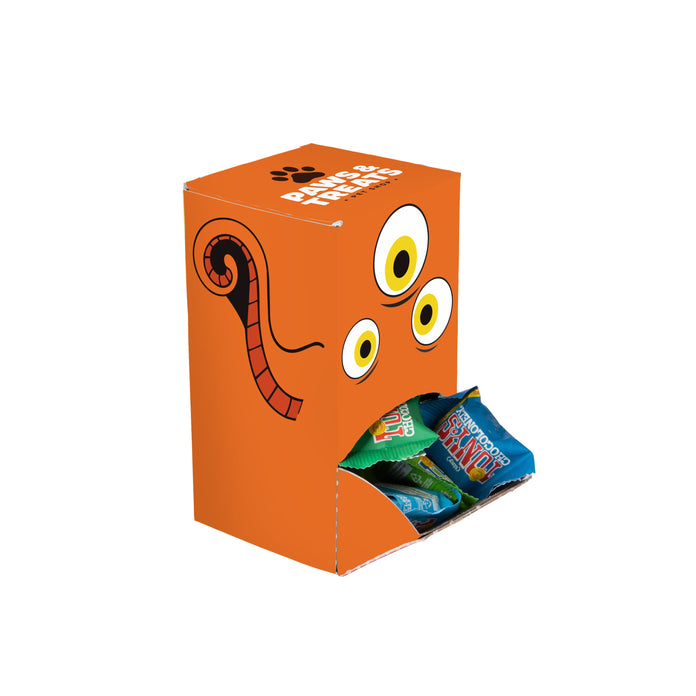 Staande display box met all-over bedrukking, gevuld met mini rolletjes KING pepermunt