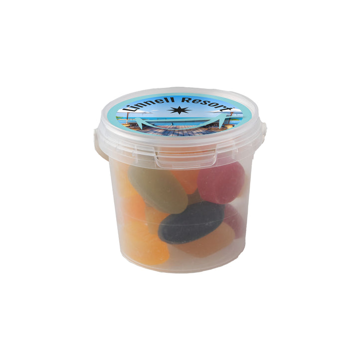 Transparant mini emmertje gevuld met snoep, met full colour sticker op het deksel: Winegums