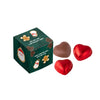Full colour bedrukt doosje met drie chocolade hartjes in rode folie