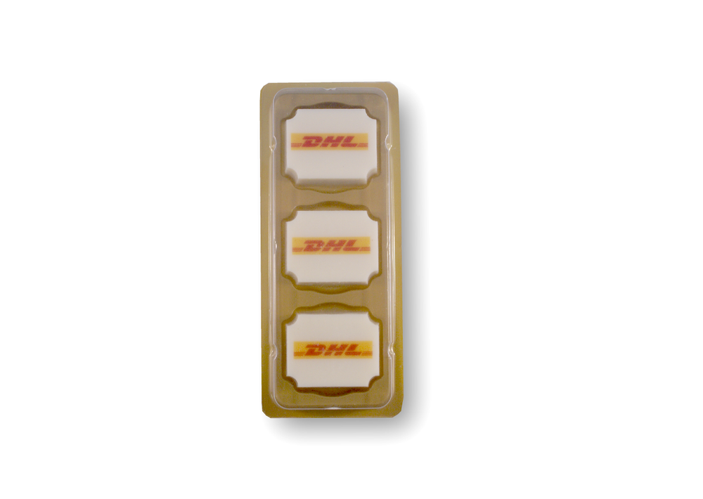 Goudkleurig doosje met 3 logobonbons