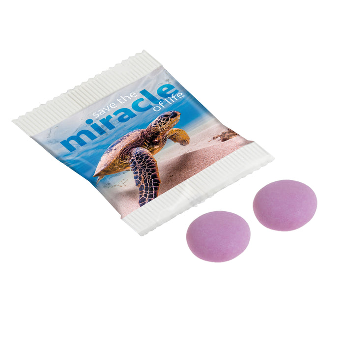 Wit papieren zakje met twee Mentos en full colour bedrukking: Mentos Fruit