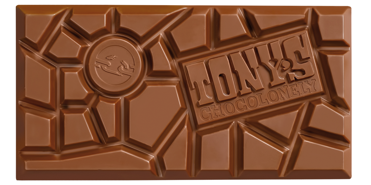 Tony's Chocolonely reep melk hazelnoot crunch, uitgepakte reep