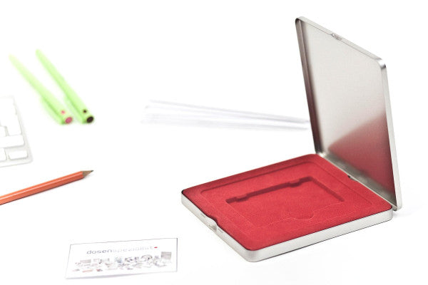 MDT 006 red Voucher box met scharnierdeksel 140x125 mm – luxe presentatie met rode inlay