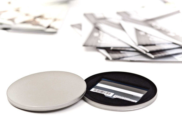 MDT 010 black Voucher box rond 123x10 mm – luxe verpakking voor vouchers en cadeaukaarten