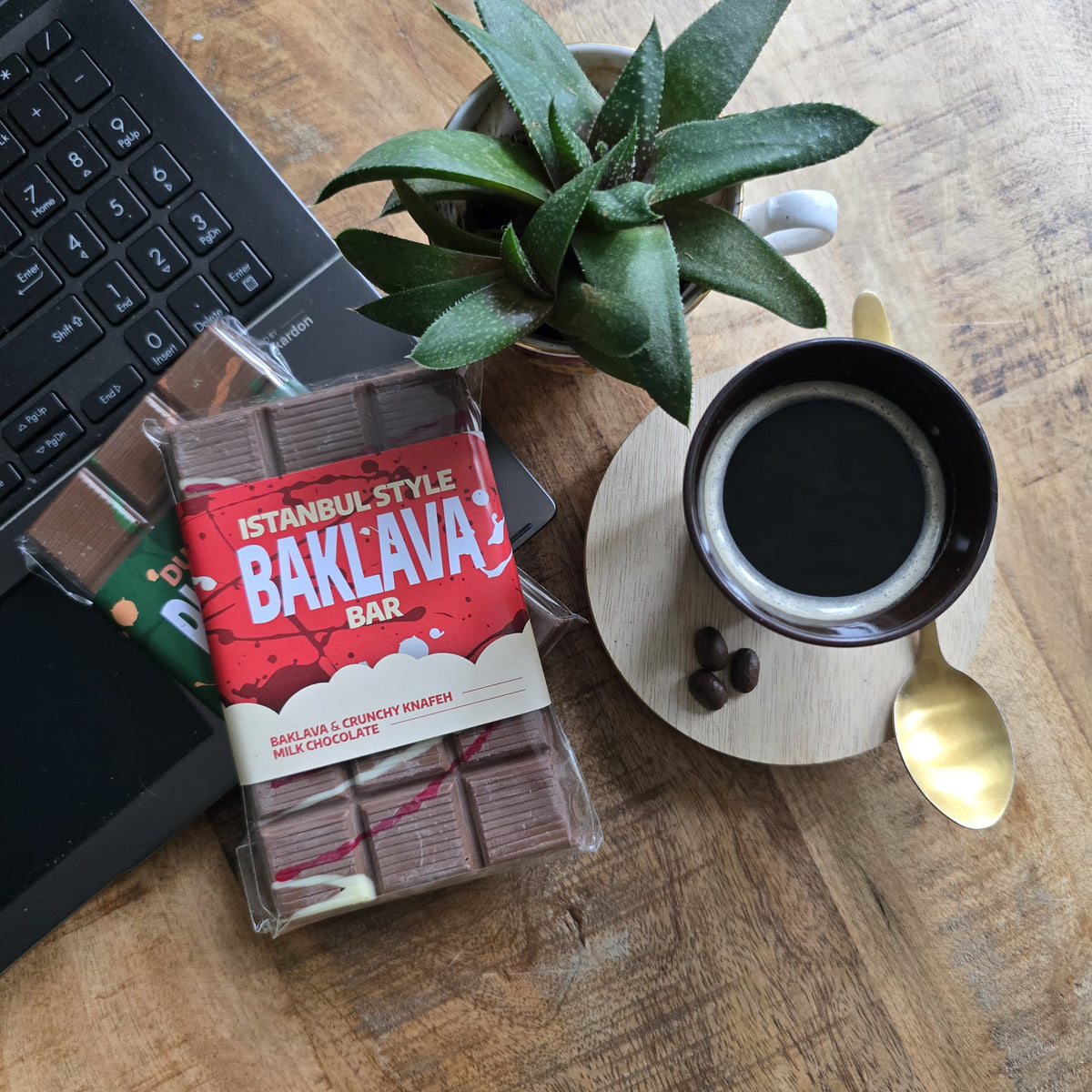 Dubai chocoladereep, uitvoering baklava