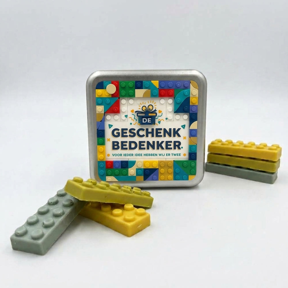 Chocolade bouwstenen in lego-stijl bij een bedrukt blik met het logo van De Geschenkbedenker