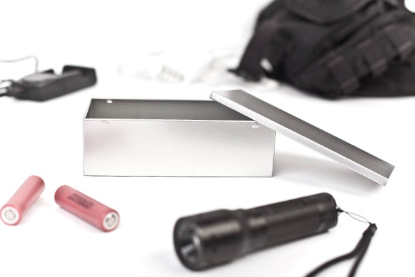 DSE 082 Mat zilveren geschenkblik – Luxe metalen verpakking voor gifts en promotie
