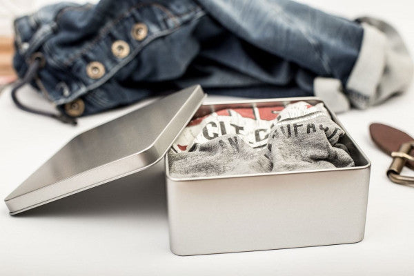 DSQ 140.60 Square Tin Box – Luxe vierkante geschenkverpakking van blik