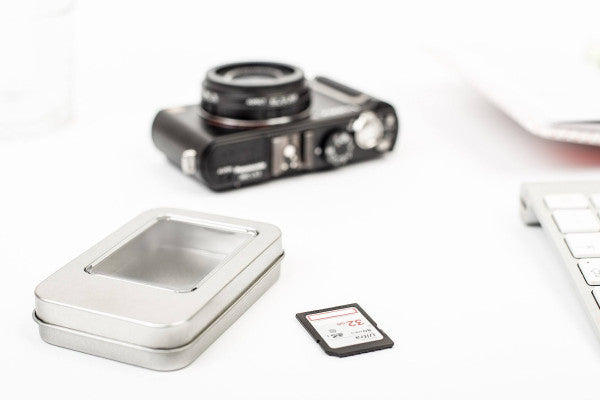 SDK 010 Small Tin Box met Venster – Compact blikdoosje voor kleine items