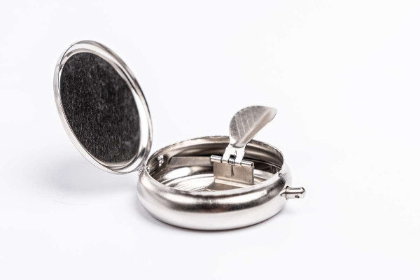 TA 002 Reis Asbak – Compacte Metalen Pocket Asbak