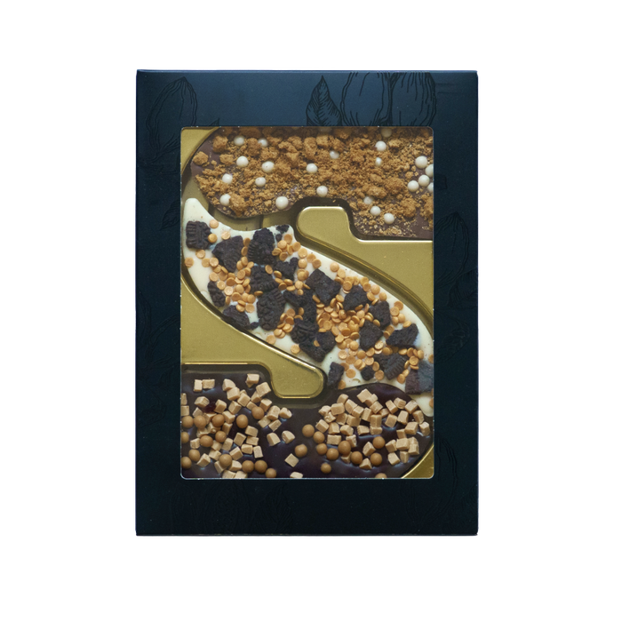 Luxe chocoladeletter S in drie delen met toppings (200 tot 235 gram)