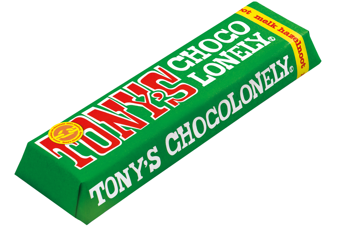 Tony's Chocolonely reepje melk hazelnoot, schuin van voren