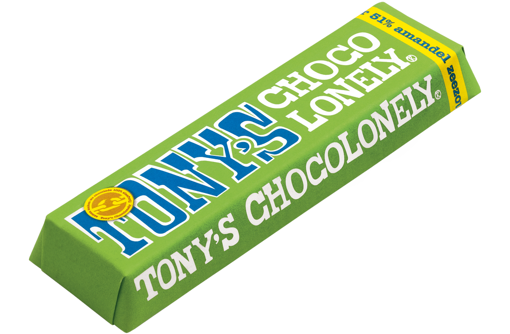 Tony's Chocolonely reepje puur amandel zeezout, schuin van voren