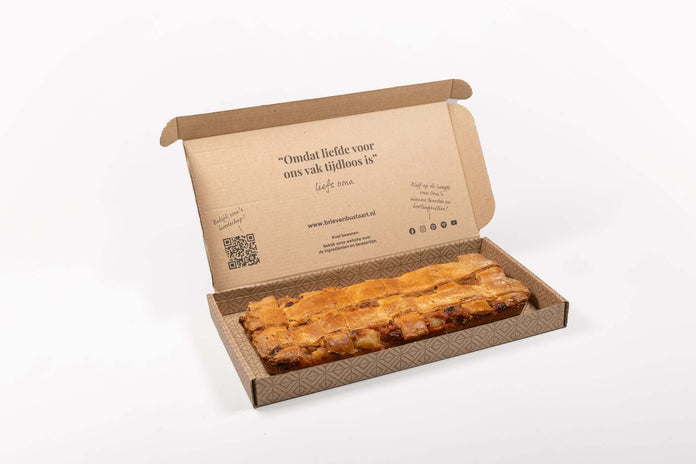 Brievenbusgeschenk met halve appeltaart volgens oma's recept, met roomboter en rozijnen