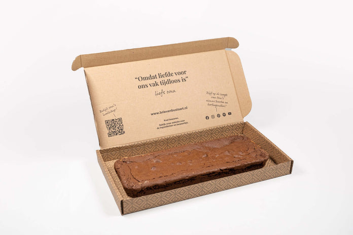 Alt Tag: Brievenbus Brownie – brievenbusgeschenk in brievenbusdoos, pure chocolade brownie met verse roomboter, feestelijk cadeau