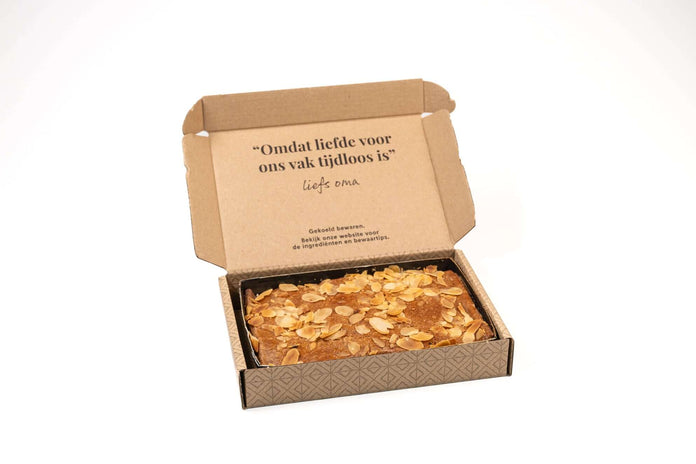 Alt Tag: Brievenbus Gevulde speculaas ½ – brievenbusgeschenk in luxe brievenbusdoos, klassiek speculaas met amandelspijs
