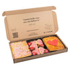 Brievenbus Hartjespakket – brievenbusgeschenk met bonbon hartjes, boterkoek en aardbeien biscuits in luxe cadeauverpakking