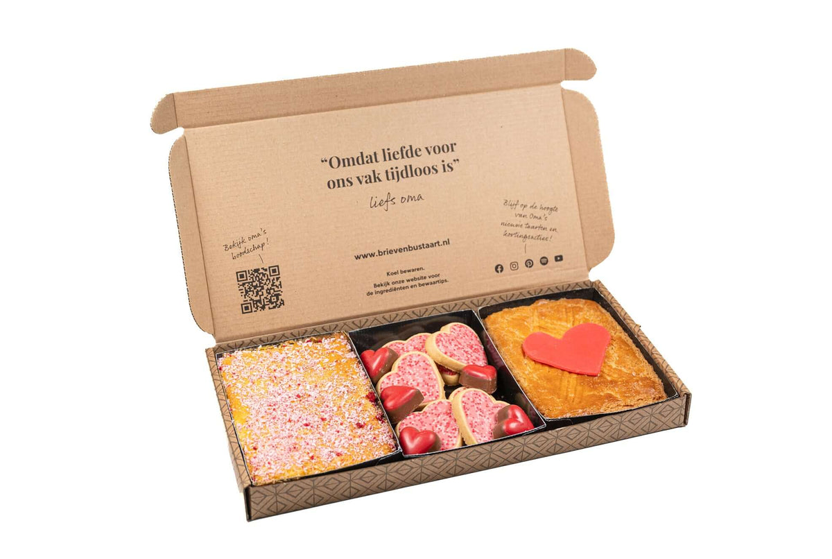 Brievenbus Hartjespakket – brievenbusgeschenk met bonbon hartjes, boterkoek en aardbeien biscuits in luxe cadeauverpakking
