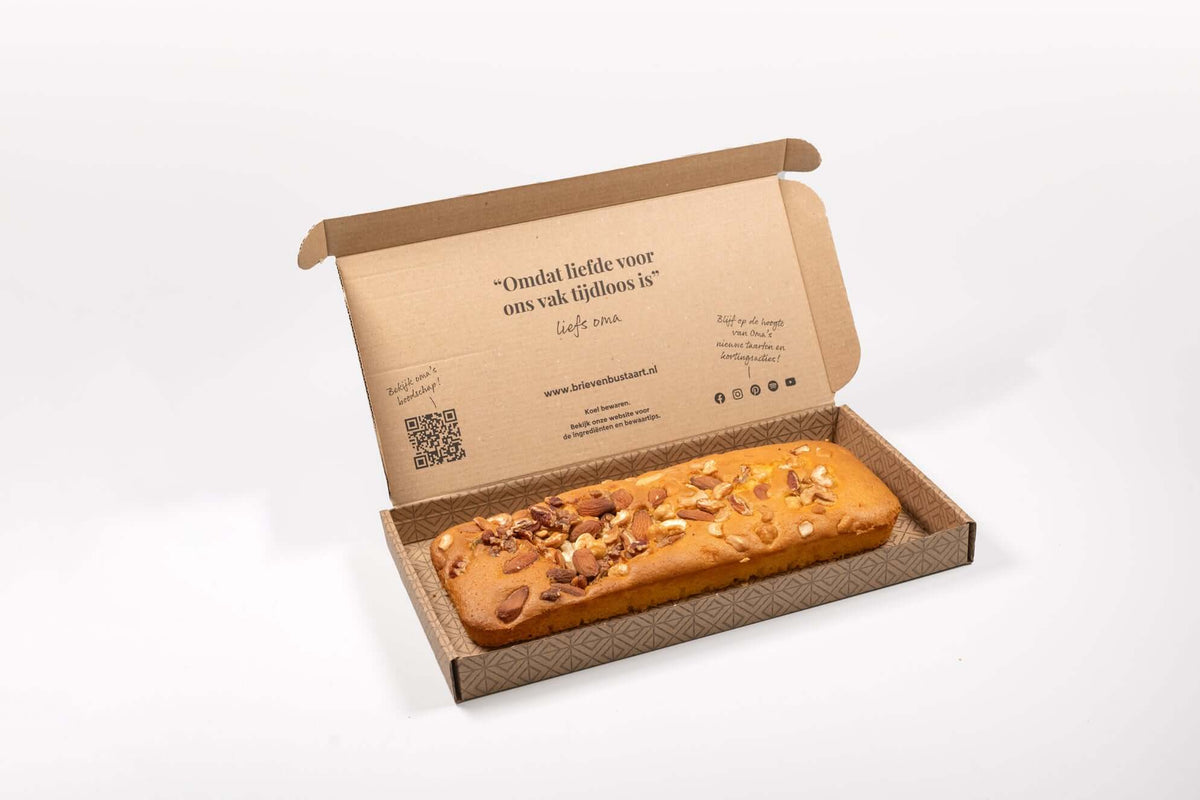 Brievenbus Notencake – brievenbusgeschenk in luxe doos, smeuïge cake met gebrande noten, brievenbuscadeau voor klanten en collega’s