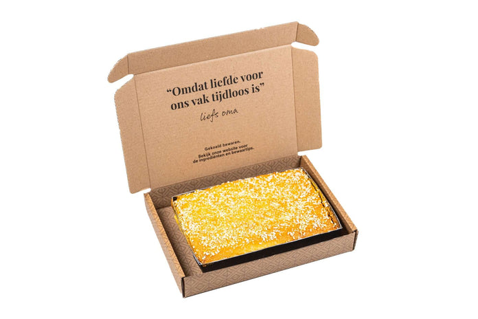 Brievenbus Panettone cake ½ – brievenbusgeschenk in brievenbusdoos, frisse cake met sinaasappel en citroen, kokossnippers