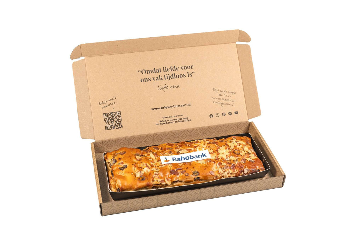 Alt Tag: Brievenbus stol – brievenbusgeschenk in brievenbusdoos, ambachtelijk met amandelspijs en amarenakers