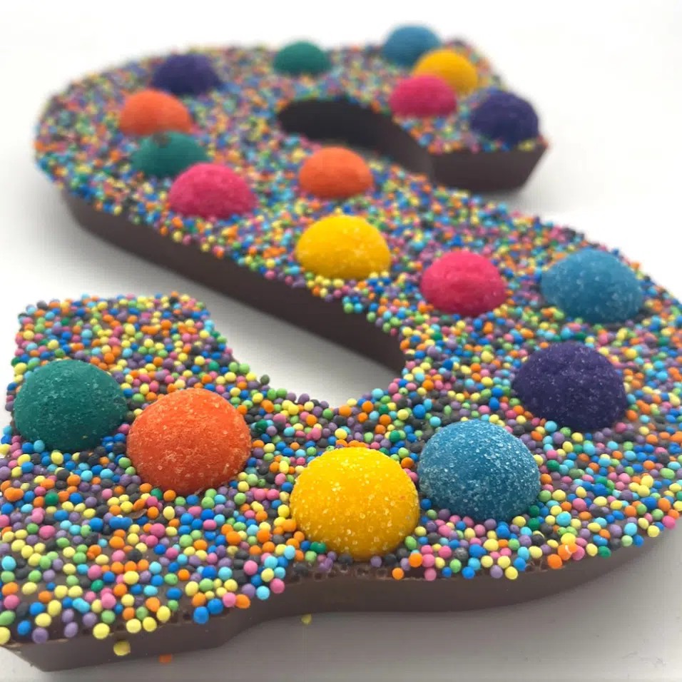 Chocoladeletter S 250 gram, uitvoering bont, ander aanzicht