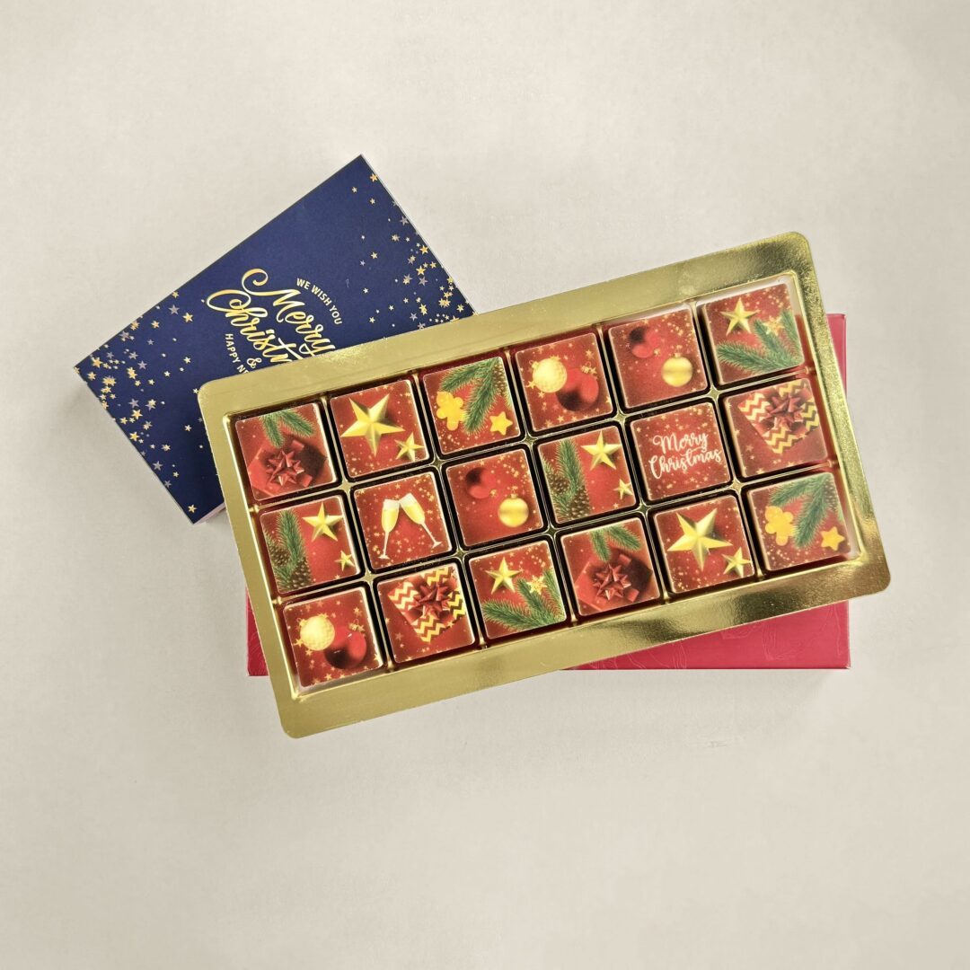 Kerstchocolaatjes met logo, uitvoering 18 blokjes zonder logo, ander aanzicht