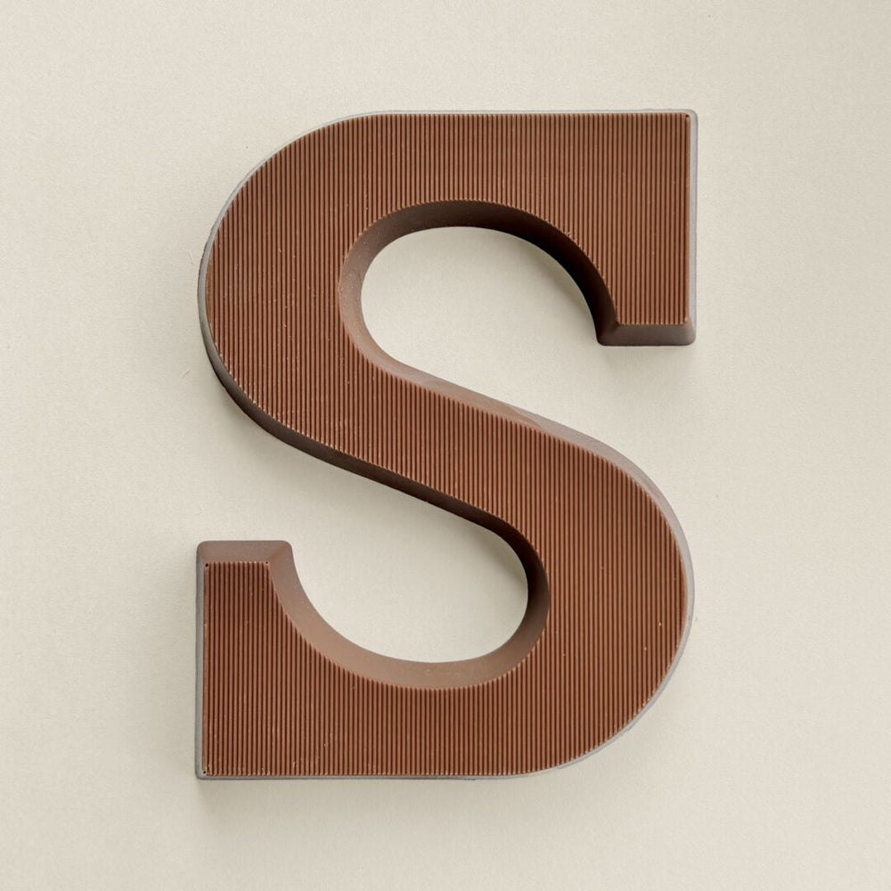 Chocoladeletter S in plasticvrije verpakking (135 gram), ander aanzicht