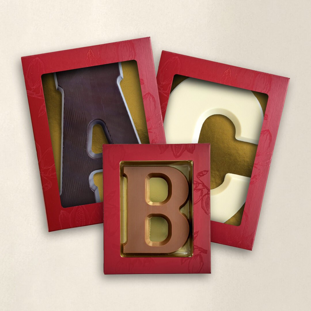Chocoladeletter 200 gram in rode geschenkdoos, letter A tot Z